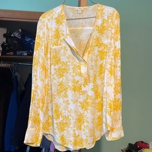 Soft 100% viscose tunic. Beautiful spring color, golden yellow on white